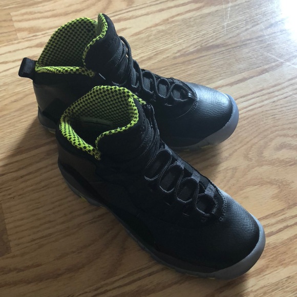 ✨ Jordan retro “venom” 10’s 4y - Picture 2 of 4